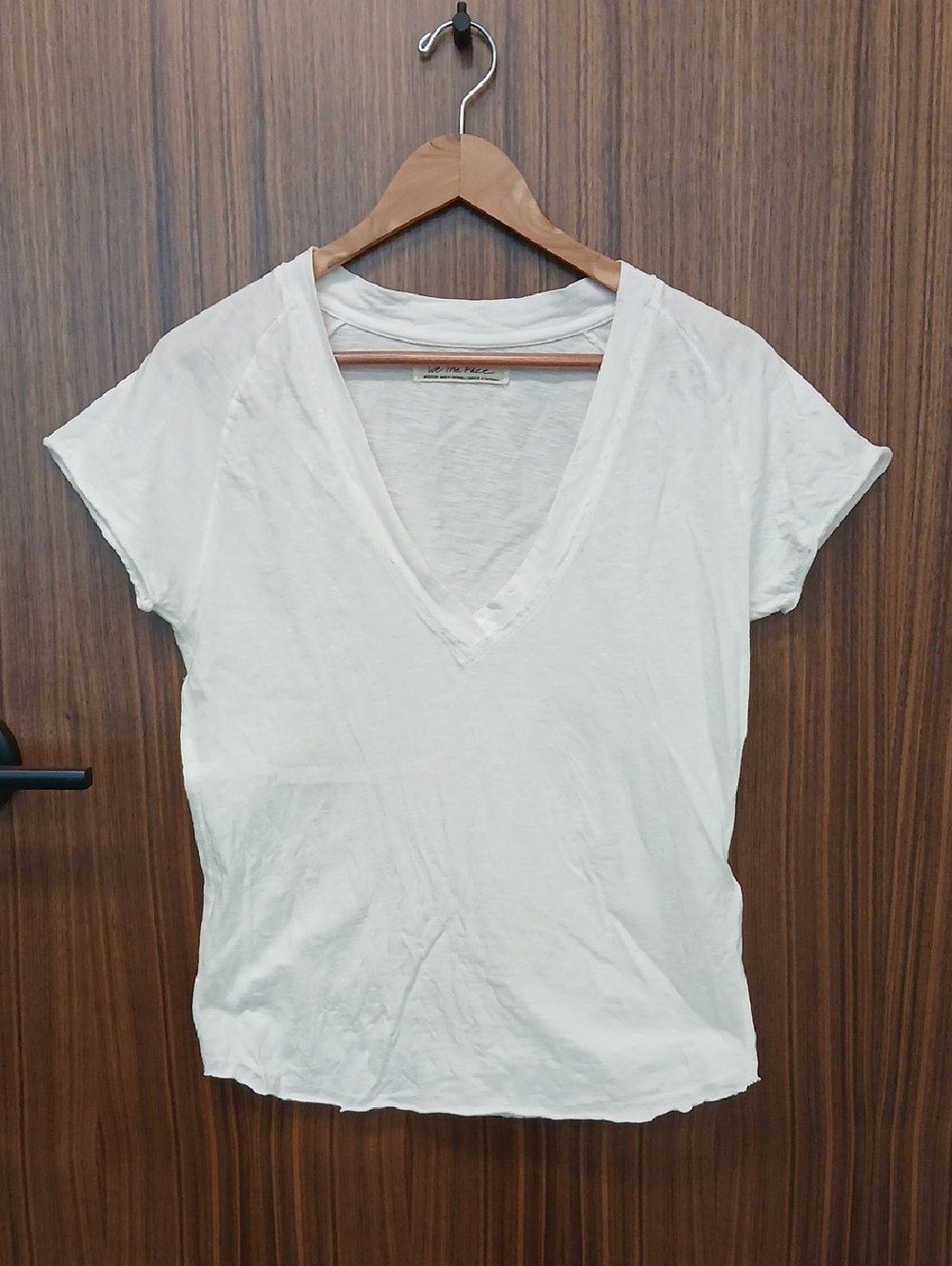 WE THE FREE Vneck T-shirt SZ M